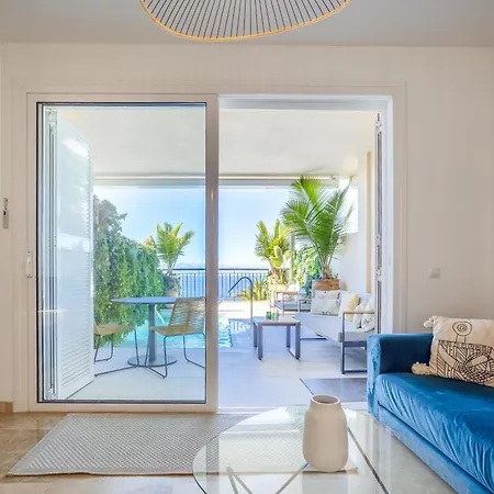 Sunset - Private Pool Apartment